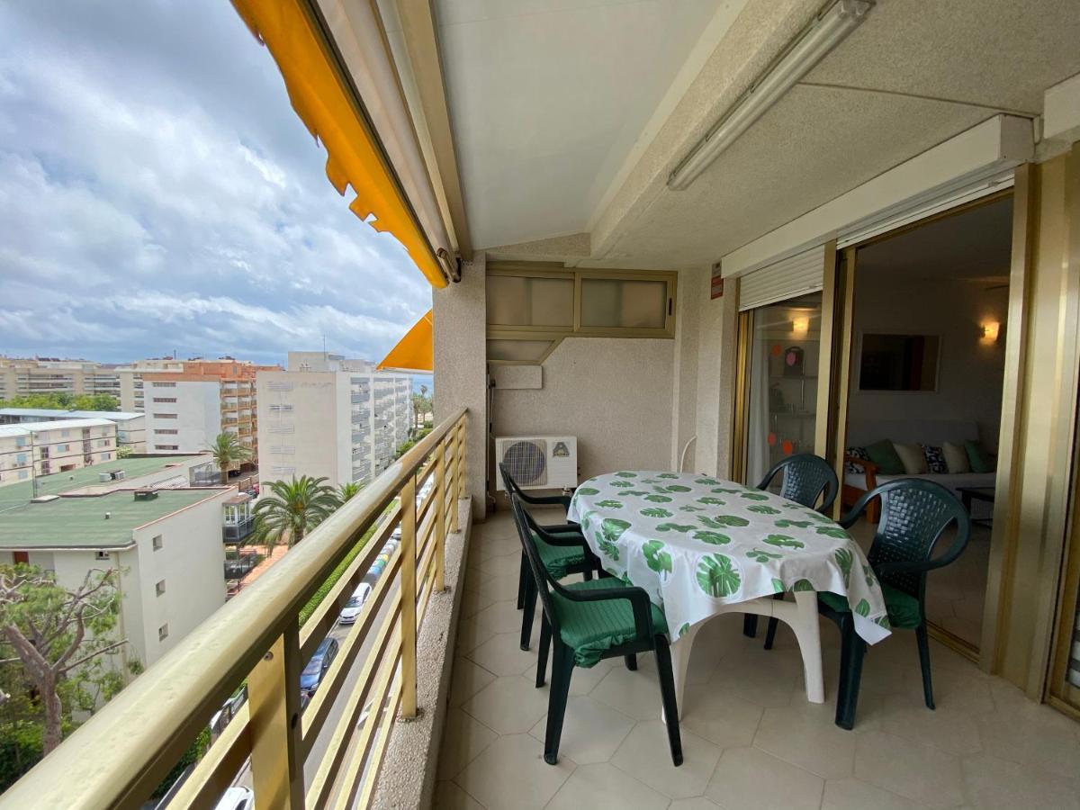 Apartamento con piscina en 1ª línea de playa en Salou Exterior foto